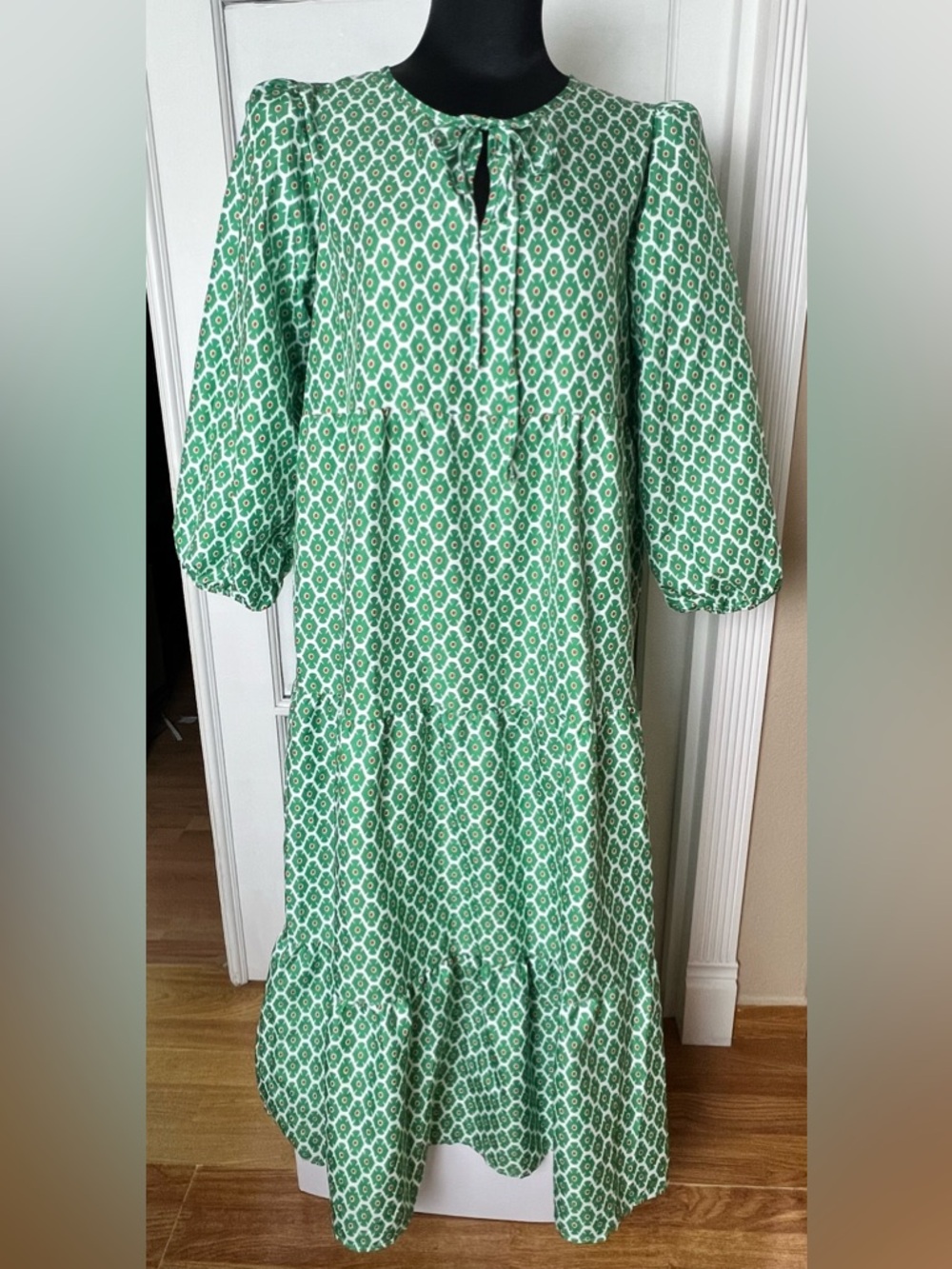 Green Patterned V-Neck Maxi Dress - Picture 4 of 8
